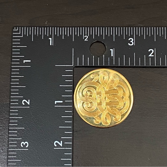 Vintage Gold-tone Etched Celtic Knot Round Scarf Clip - Picture 10 of 10